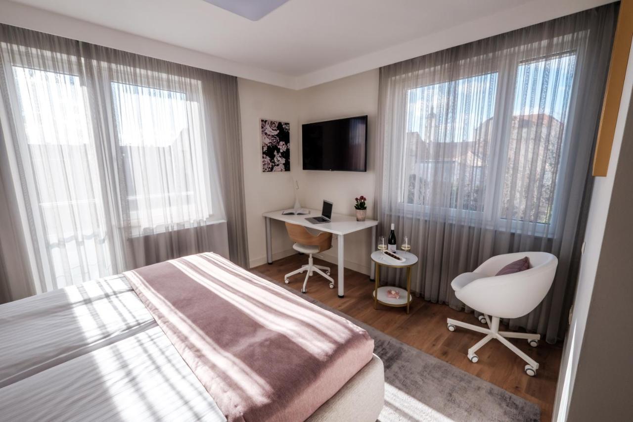 Adele Apartments Pécs Exterior photo