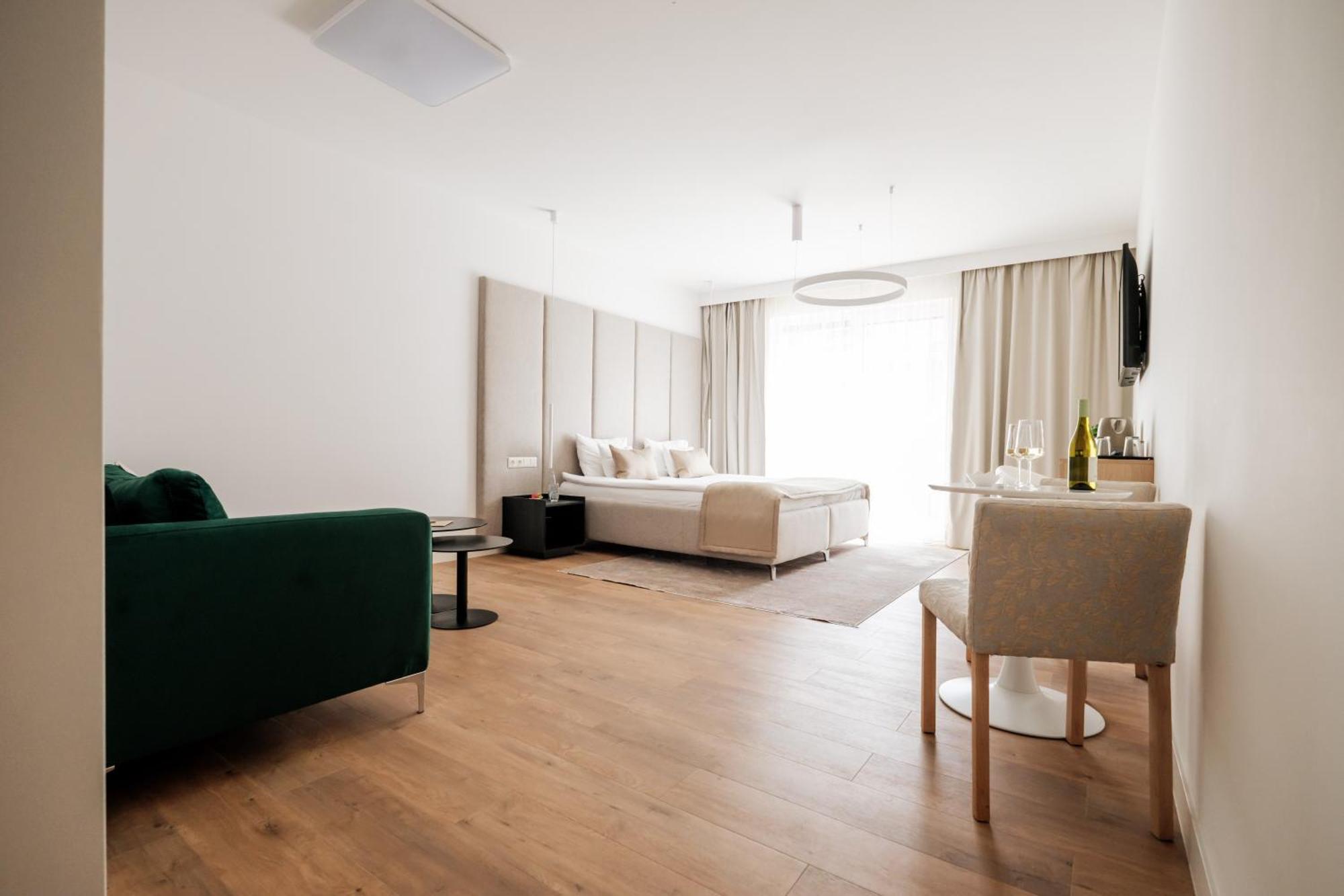 Adele Apartments Pécs Exterior photo