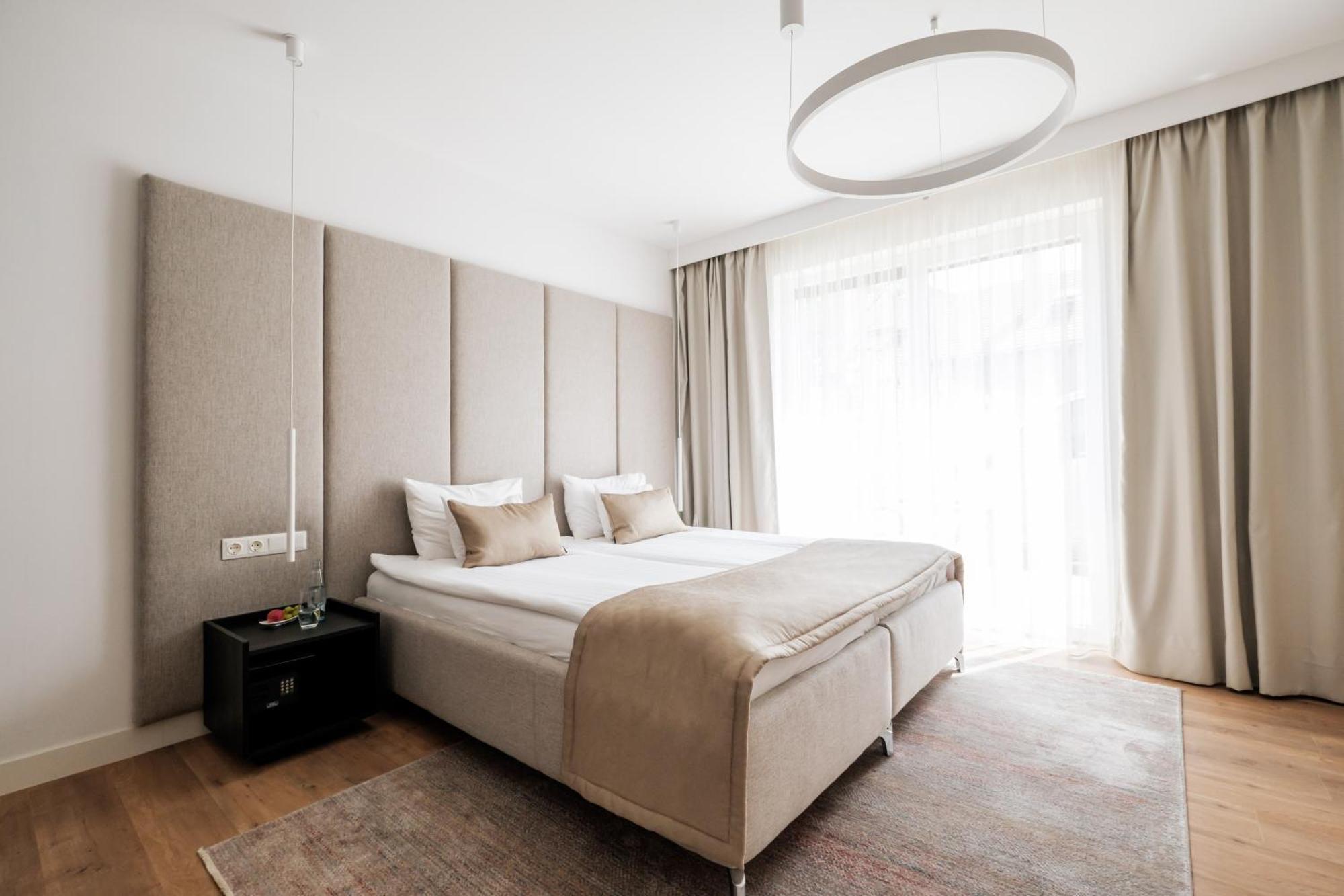 Adele Apartments Pécs Exterior photo